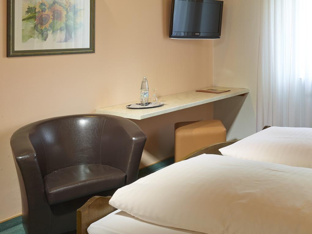 Hotel Loesch Pfaelzer Hof Römerberg Habitación foto